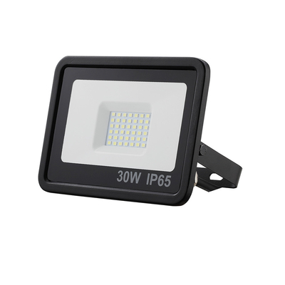 Iluminación LED exterior eficiente en energía con control inteligente