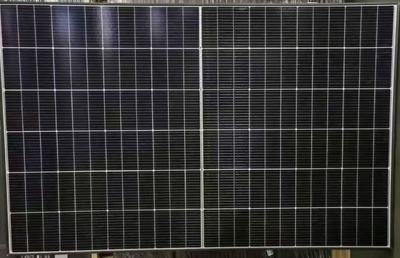 65.7 X 39.4 X 1.4 pulgadas de paneles solares con 130lm / W lumens